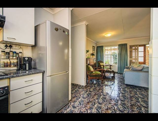 3 BEDROOM APARTMENT FOR SALE IN GLEN MARAIS